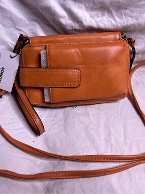 🧡NWT Sonoma Caramel Leather Crossbody Bag with Front Strap🧡